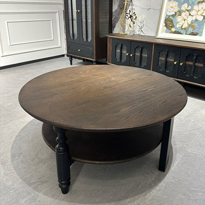 Table basse de style français.