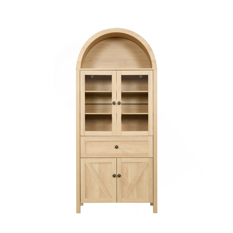 Armoire en dôme, faite de matériaux de haute qualité et de fabrication ancienne, avec un grand espace de rangement