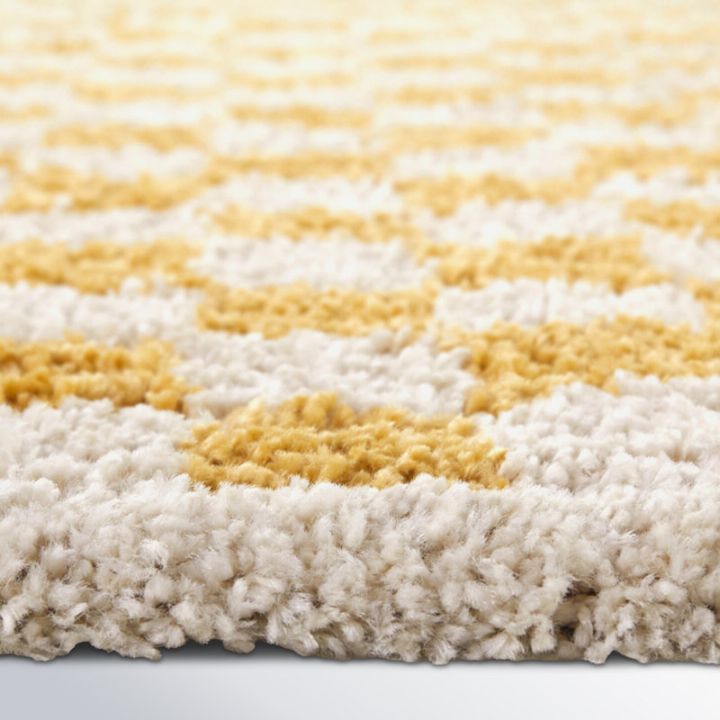 Tapis à poils longs moutarde / crème à carreaux Walker, Carré 6 pi 7 po