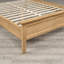 Lit plateforme de style ferme moderne avec pieds en bois massif-335730851