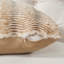 Housse de coussin rayée en fausse fourrure-107174286