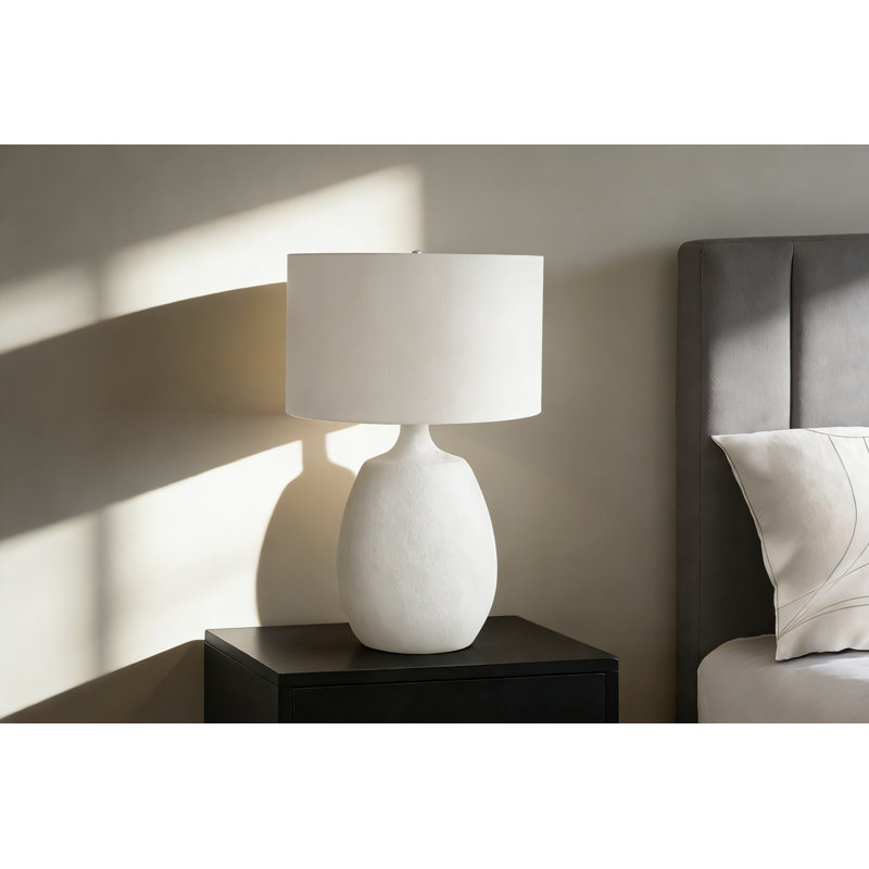 Lighting, H 26 po, lampe de table, abat-jour ivoire / crème, résine crème, contemporain