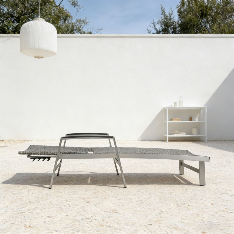 CHAISE LOUNGE