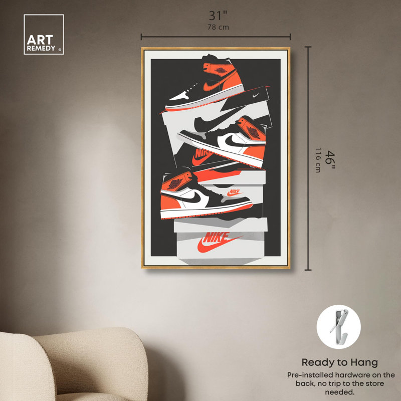 «Big Sneaker Stack Canvas» par Art Remedy, H 46 po x l 31 po, Reproduction encadrée sans passe-partout, Or