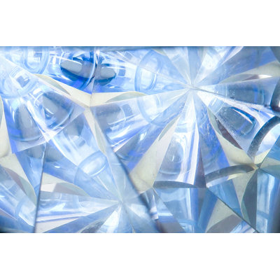 Formes abstraites en bleu translucide
