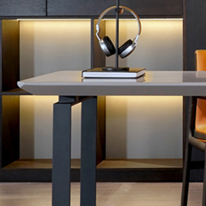 Bureau élégant et esthétique, H 29,52 po x l 55,11 po x P 25,59 po
