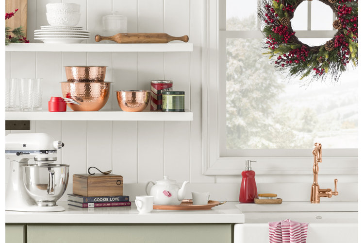 Red Christmas kitchen.