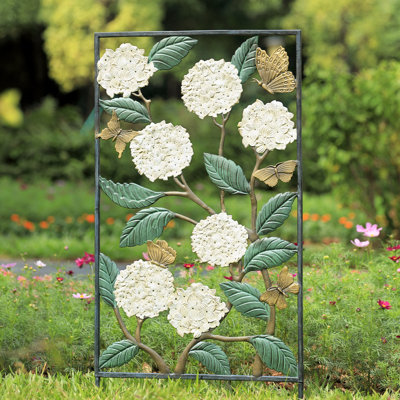Hortensia et treillis papillon