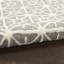 Tapis gris et ivoire touffeté à la main
