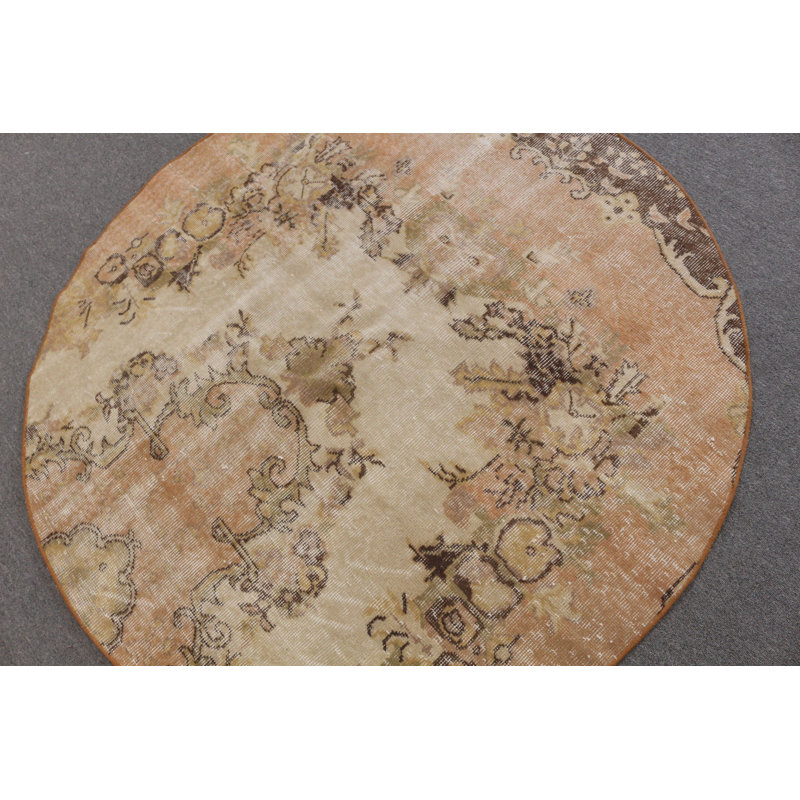 Découvrez le confort de ce tapis rond beige et anatolien beige idéal pour les salles à manger