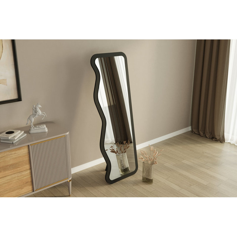 Bisou Wavy Wall Mirror, Black