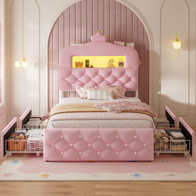 Structure de lit tapissier à DEL avec 4 tiroirs de rangement et une bibliothèque de rangement à 2 niveaux, lit plateforme en velours pour enfants / filles, tête de lit avec station de charge et bouton en cristal et couronne