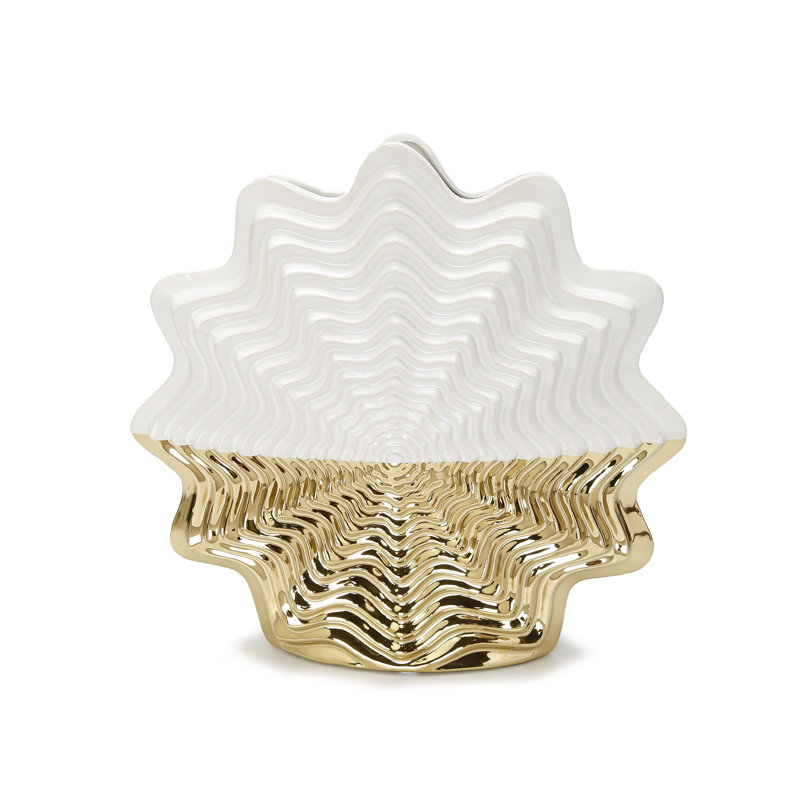 Vase en porcelaine blanche et dorée
