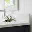 Meuble-lavabo sur pied à simple cuve 42 "- Bombay, comptoir en pierre d'ingénierie blanche, dosseret intégré et tablette de rangement ouverte