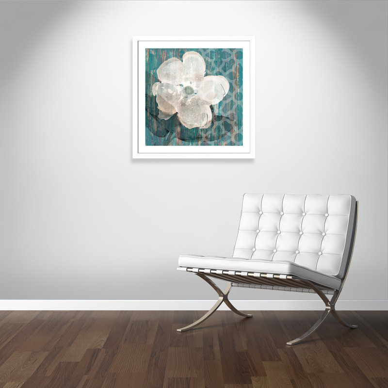 Crème de fleur - peinture encadrée, Cadre blanc, H 33,5 po x l 33,5 po x P 1,25 po