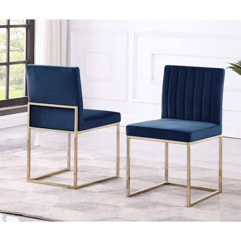 Velours bleu revêtu de 2 chaises de salle à manger de style contemporain, pieds dorés, assemblage rapide, dossier solide pour la pièce