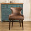 Fauteuil demi-tonneau capitonné à dossier capitonné