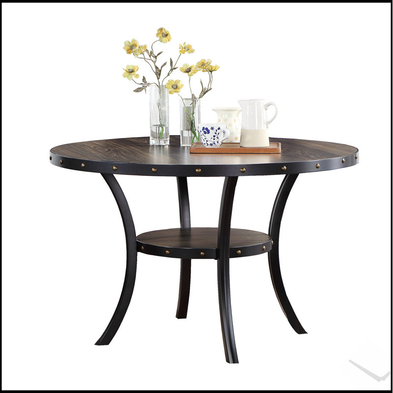 Table de salle à manger ronde en bois naturel avec garniture cloutée et tablette de rangement intégrée pour les maisons modernes