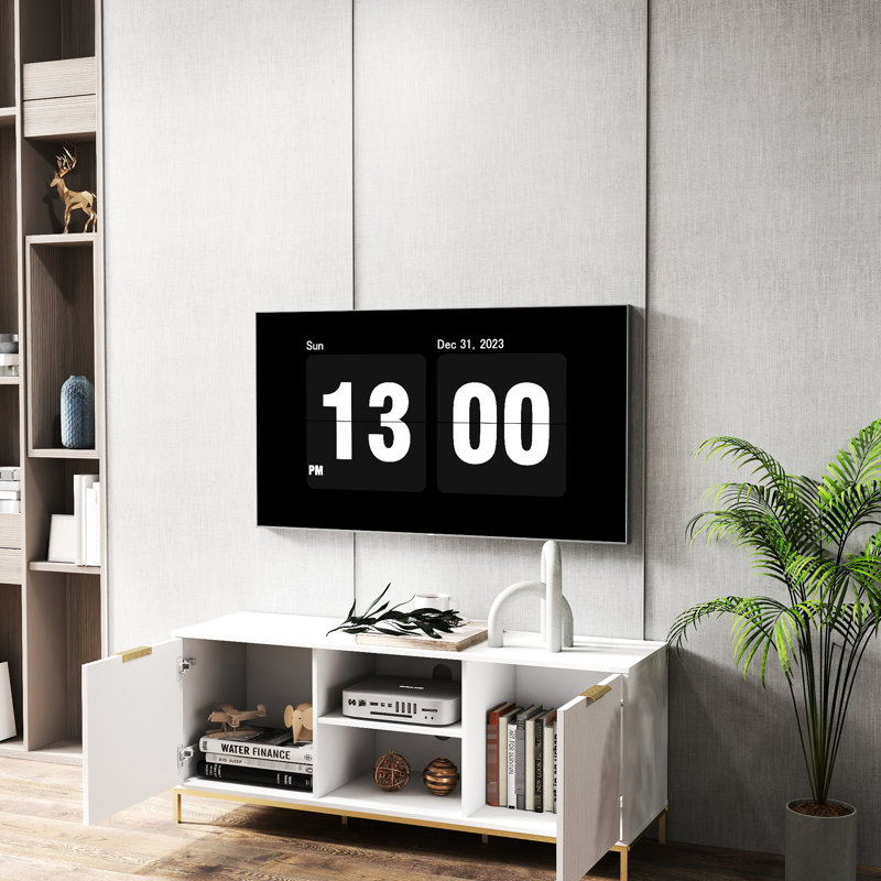 Meuble télé de salon moderne pour 60 à 69 pouces, portes à double vague, décor de tablette ouverte centrale, tablette mobile, armoire blanche avec livres et appareils de présentation en forme de pouces dorés, réglable