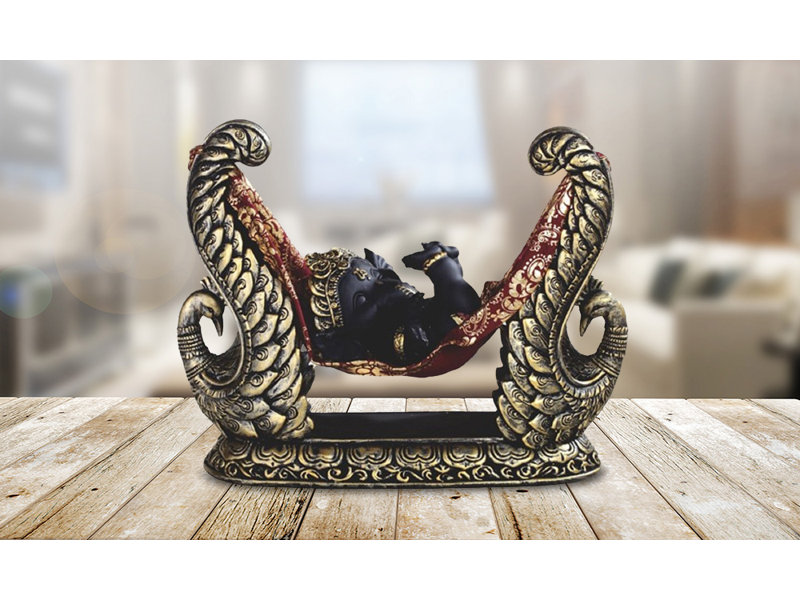Figurine Ganesha dormant dans un hamac