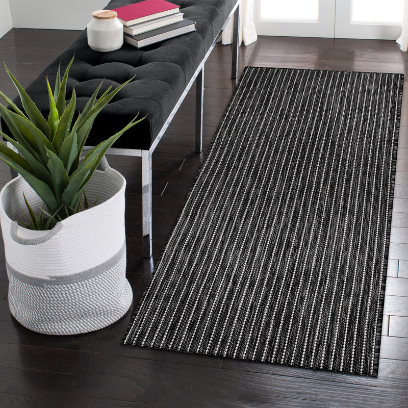 Tapis intérieur / extérieur noir Saldanha, Tapis de couloir 1 pi 11 po x 4 pi 11 po