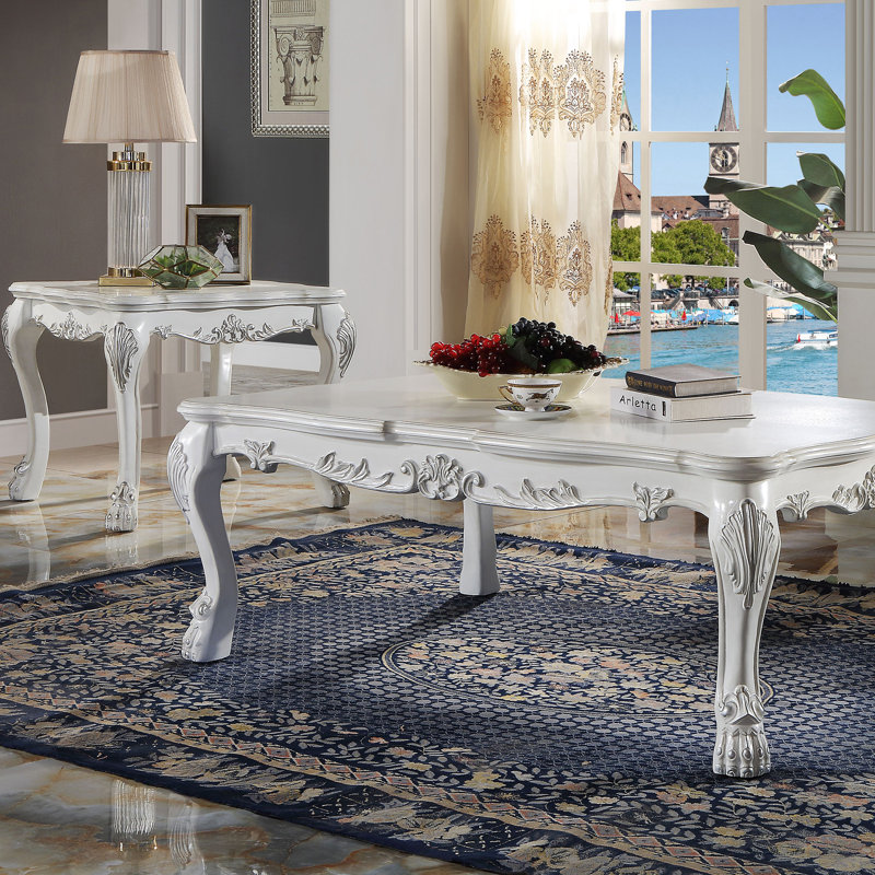Table de bout avec pattes dorées