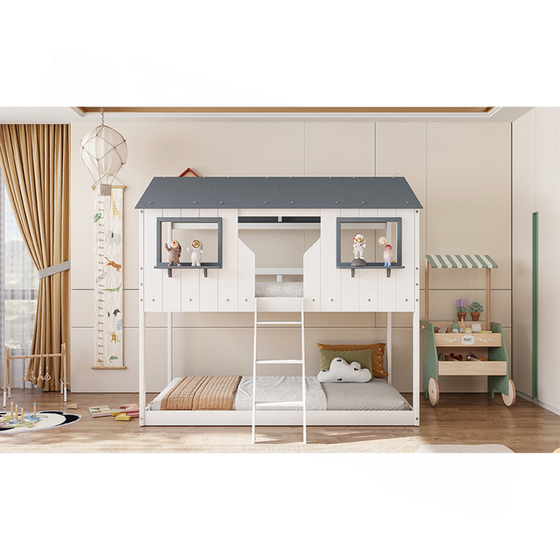 Lit superposé simple au-dessus d'un lit simple en bois avec toit, fenêtre, garde-corps et échelle (blanc)