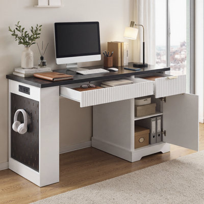 Bureau cannelé moderne de 55 po avec prise de courant et panneau perforé, bureau d'ordinateur avec tablette ajustable, tiroir et plateau à clavier, rangement intégré pour le bureau personnel et le bureau