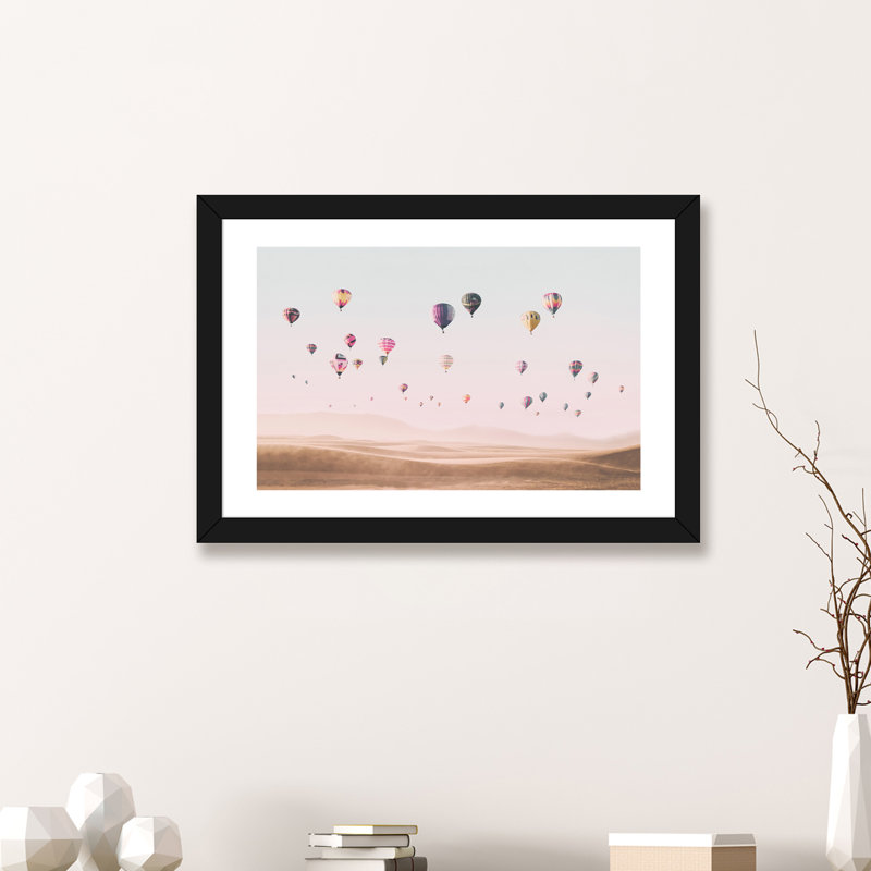 « air balloons », photographie, H 24 po x l 32 po x P 1 po, Papier avec cadre noir