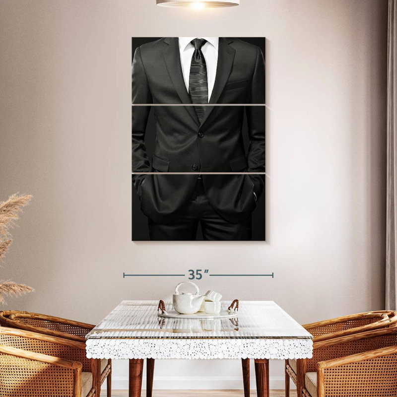 Navette d'homme d'affaires sur fond noir, H 57 po x l 36 po