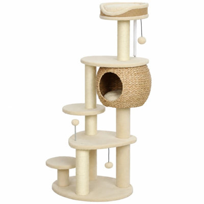 Arbre à chat beige de 132 cm, niche en quenouilles tressées à la main, couchage supérieur en peluche, plusieurs plateformes, poteaux à griffer en sisal avec 3 balles interactives suspendues