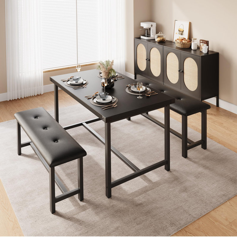 Ensemble repas pour quatre personnes, Noir, Noir