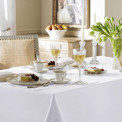 Nappes blanches pour tables rectangulaires, paquet de 6 - 70 x 120 pouces - vêtements de table réutilisables et lavables pour tables de 6 à 8 pi, housses de table en tissu de polyester pour mariage, fête, banquet