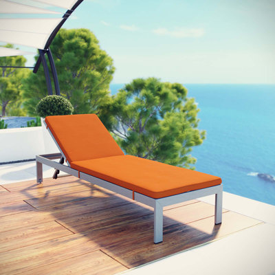 Chaise longue d'extérieur en aluminium avec coussin Shore