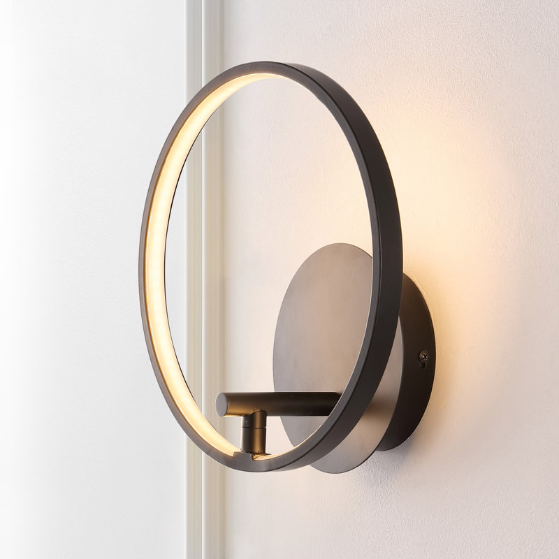 Southhampton Aluminum LED Armed Sconce