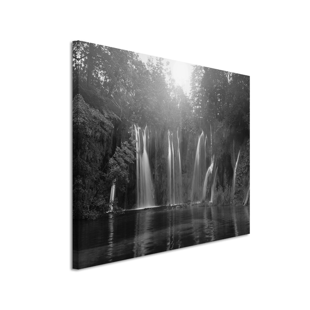 Leinwandbild „Wasserfall im Nationalpark in Kroatien“, Fotodruck