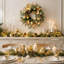 Couronne des Fêtes avec ornements dorés, fleurs métalliques et branches de conifère