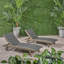 Chaise longue avec plateau coulissant