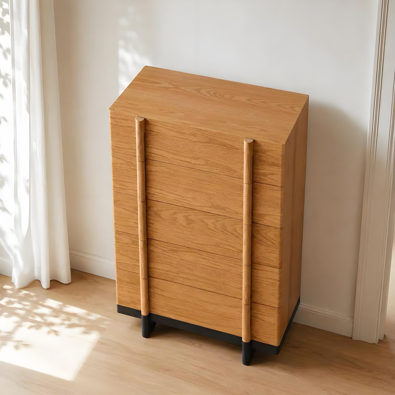 Commode à colonnes cylindriques et pieds hauts