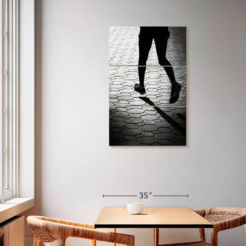 Sireci BW Jogging, 57" H x 36" W