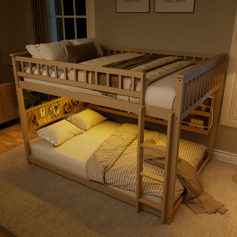 Lit superposé en bois moderne avec tablette de rangement intégrée, lumières à changement de couleur, panneau perforé et garde-corps de sécurité