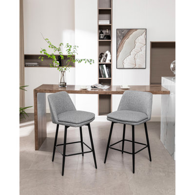 Tabouret de bar pivotant à hauteur de comptoir de 2, rembourré avec des pieds et un dossier en métal, une hauteur de siège de 25,6 po, un îlot de cuisine 360 pour pub, 2 pièces en lin gris, des pieds arrière, un îlot et un pub,