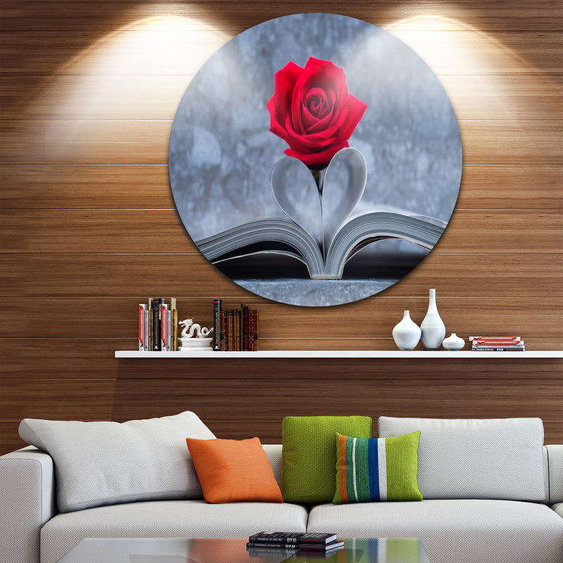 « rouge rose à l’intérieur du livre », impression sur métal, H 23 po x l 23 po x P 1 po