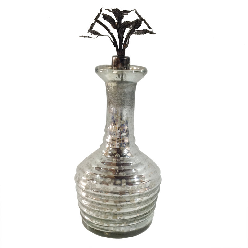 Bouteille de parfum en verre et en fer, 10,6" H x 4,2" L x 4,2" D