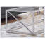 Table basse moderne à plateau rectangulaire en verre avec base en chrome poli, parfaite pour les salons contemporains et les bureaux