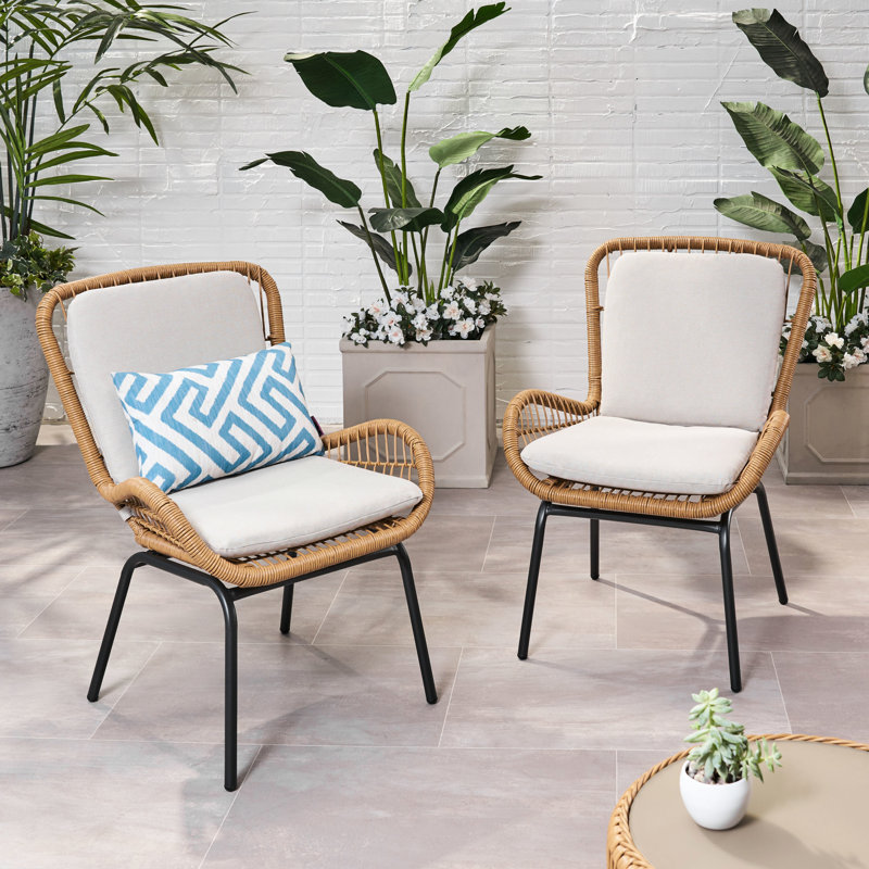 Chaises ouvertes pliantes - Convenance moderne pour tout espace Design de chaises longues brunes avec matériaux