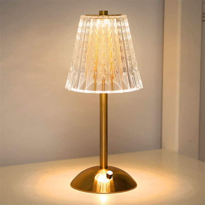 Amirie Metal USB Table Lamp