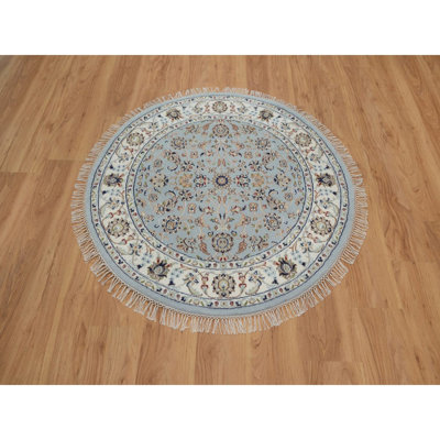 Tapis oriental rond 4 pi x 4 pi bleu, laine et soie, 250 KPSI, Nain avec motif sur toute la surface, noué à la main, à poils doux, rond