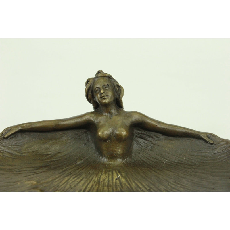 Bacarri Figurines & Sculptures