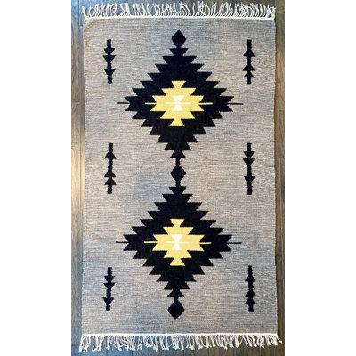 Tapis gris flèches aztèques